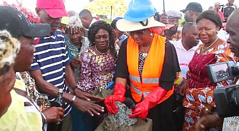 Kasaï Central : Antoinette Kipulu lance les travaux de construction du centre de la formation professionnelle à Kazumba