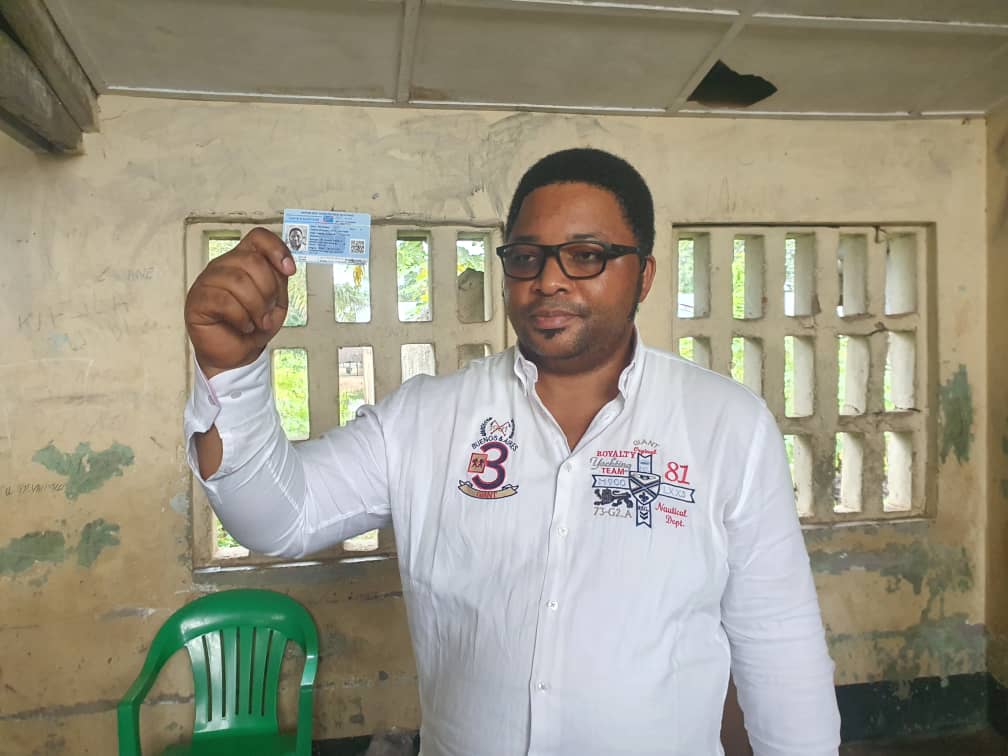 Kasaï Central : Confiant au processus électoral en cours, Me Franck Badibanga obtient sa carte d'électeur à Kananga Kasaï Central : Confiant au processus électoral en cours, Me Franck Badibanga obtient sa carte d'électeur à Kananga
