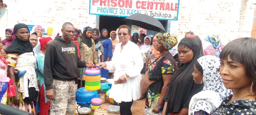 Kasaï : Des préservatifs, des vivres et non vivres distribués à la prison de Tshikapa après une sensibilisation contre le VIH/SIDA