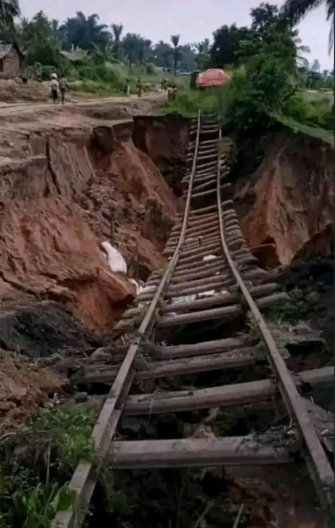 Kasaï Central: Chemin de fer coupé, Pont Tshibashi emporté, le risque d'une violente crise alimentaire guette Kananga Kasaï Central: Chemin de fer coupé, Pont Tshibashi emporté, le risque d'une violente crise alimentaire guette Kananga