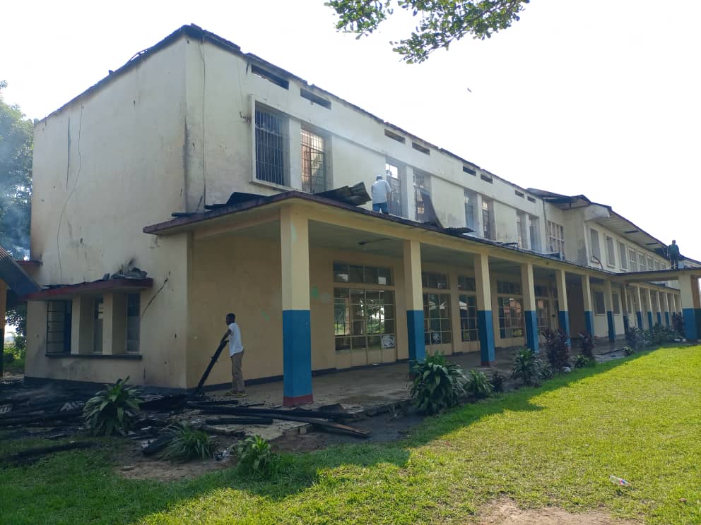 Kananga : L'amphithéâtre du lycée Buena Muntu ravagé par un incendie Kananga : L'amphithéâtre du lycée Buena Muntu ravagé par un incendie