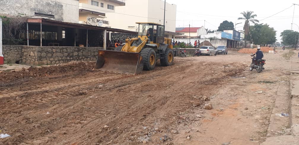 Kananga: Marie Kaunga Kusadi finance les travaux de réhabilitation de l'avenue du commerce Kananga: Marie Kaunga Kusadi finance les travaux de réhabilitation de l'avenue du commerce