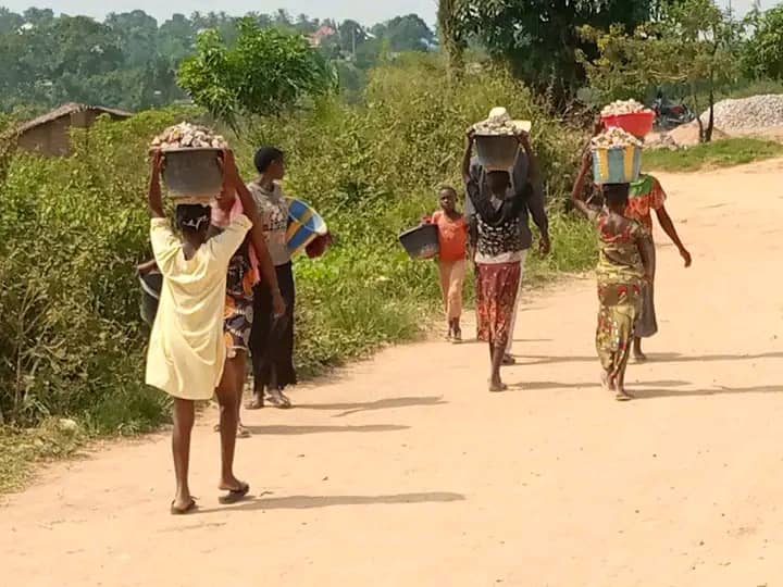Kananga : Sous le régime de la gratuité de l'enseignement primaire, des enfants continuent à être exploités dans la carrière de Nganza pour la survie familiale