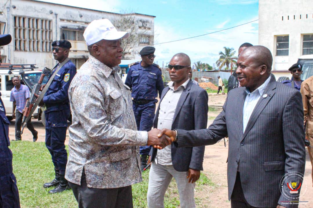 Kasaï Central : Le Gouverneur Joseph-Moïse Kambulu salue le début des travaux de réhabilitation de l'hôpital provincial et invite l'entreprise Safrimex à la qualité du travail et au respect du délai