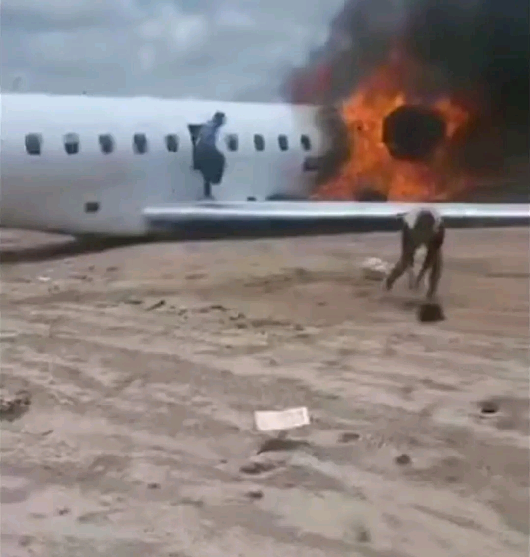 Urgent ! RDC: Un avion transportant un membre du gouvernement central fait crash à Kolwezi. Urgent ! RDC: Un avion transportant un membre du gouvernement central fait crash à Kolwezi.